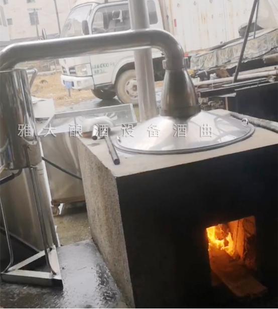 12-1用含鐵銹的釀酒設(shè)備做酒，每次都要清洗干凈