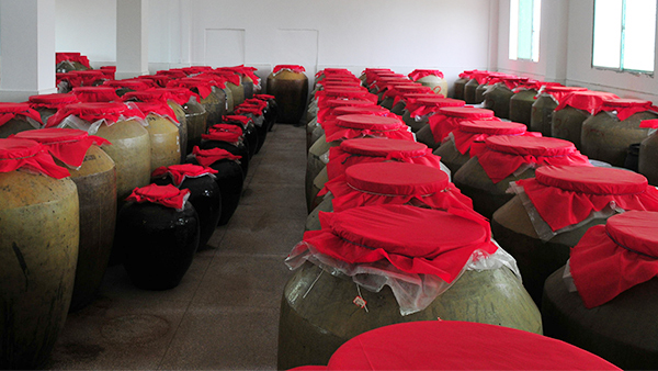 【白酒蒸餾設(shè)備】白酒陳釀對(duì)環(huán)境、儲(chǔ)酒容器有什么要求？