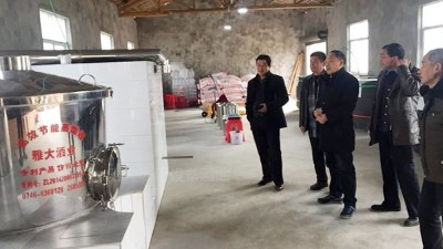 用白酒生產(chǎn)設(shè)備釀酒創(chuàng)業(yè)，該不該聽(tīng)取親朋好友的意見(jiàn)？