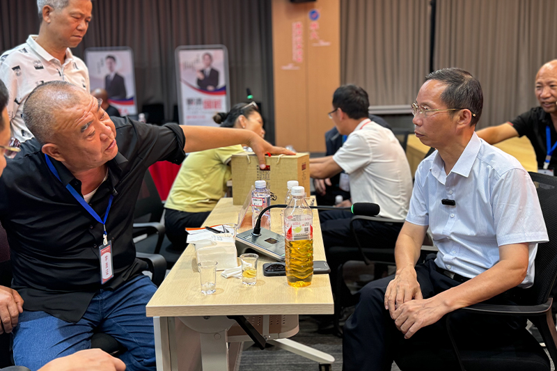 釀酒國(guó)匠胡順開、技術(shù)總監(jiān)蔣建明親臨品酒答疑