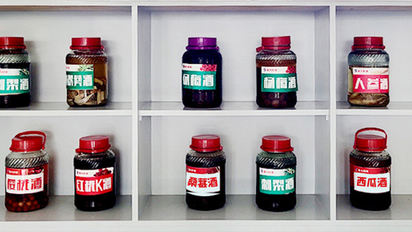 當(dāng)季特別適合“泡酒”的幾種水果，看看你們當(dāng)?shù)赜袔追N！