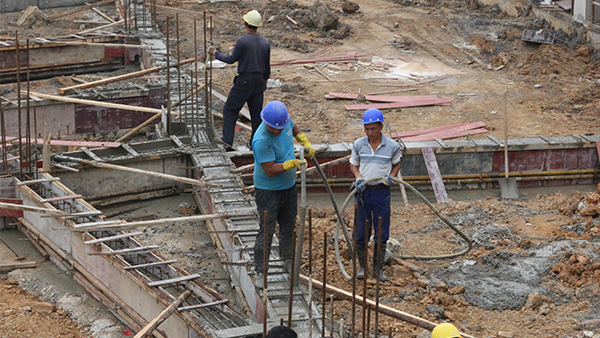 工地干活太辛苦？零基礎(chǔ)用烤酒設(shè)備做酒，干另一番大事業(yè)！