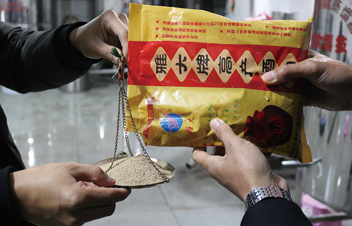 按酒曲比例放酒曲，請(qǐng)勿多放