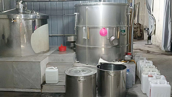 引進(jìn)新型釀酒設(shè)備對酒坊進(jìn)行升級，每天大單接不停！