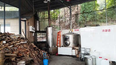 35歲后我已不再年輕，我就用釀酒蒸餾設(shè)備回家釀酒