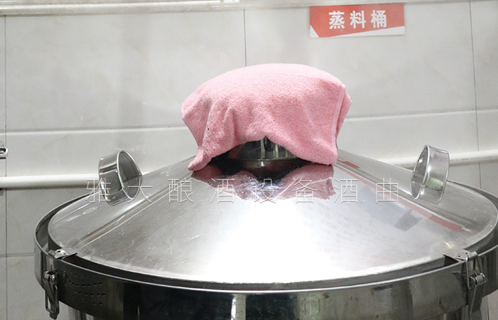 用雅大釀白酒設備蒸土豆
