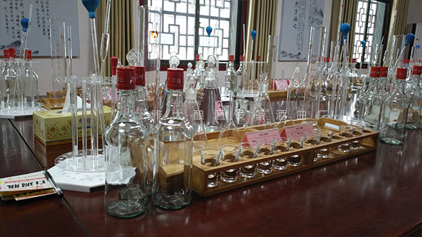 不銹鋼釀酒設(shè)備：你要害怕“勾兌”白酒到什么時(shí)候？