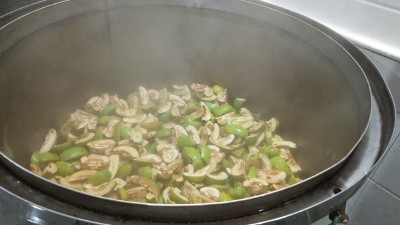 木瓜價(jià)格持續(xù)走低利潤(rùn)低？試試用烤酒設(shè)備將它們釀成酒吧！