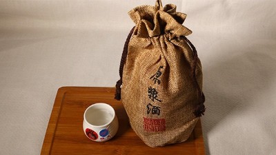 用白酒生產(chǎn)設(shè)備釀小曲固態(tài)白酒，怎樣操作出酒才多？