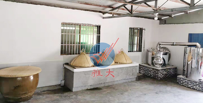 改造后的蒸酒車間設(shè)計(jì)合理，擺放整齊