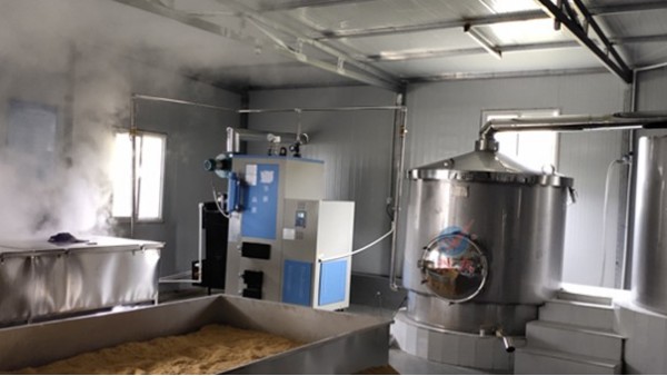 引進(jìn)生物顆粒釀酒設(shè)備，將小酒坊升級(jí)為大酒廠