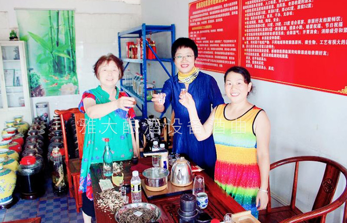 雅大釀酒設(shè)備廠家釀酒國匠親自指導(dǎo)的黃莉萍，如今做得怎么樣了23