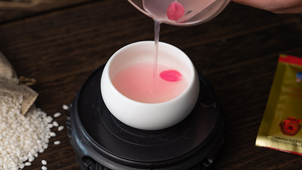 釀一壇美味桃花糯米酒，封存春天的味道