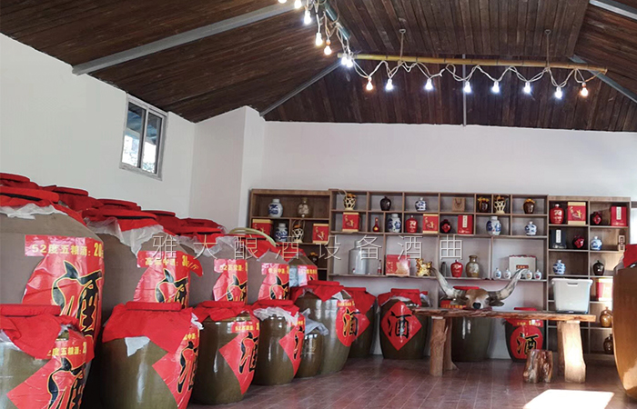 1.3雅大學(xué)員開(kāi)的農(nóng)村釀酒作坊2