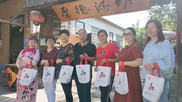 用小型酒廠釀酒設備開酒廠，怎樣積累人脈？