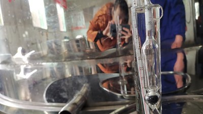 白酒蒸餾設(shè)備蒸酒時，接酒的度數(shù)如何處理？