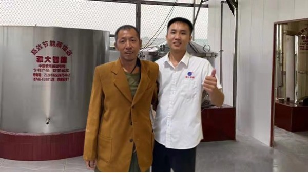 轉(zhuǎn)行釀酒不懂技術(shù)，雅大大型釀酒設(shè)備彭老師多次上門指導(dǎo)