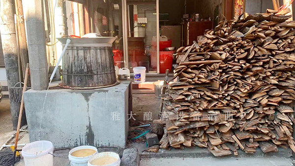 經(jīng)營(yíng)5年的老酒坊遇危機(jī)，用這家的熟料釀酒設(shè)備、酒曲輕松化解！