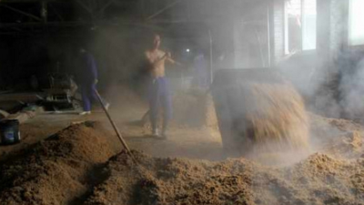 全民養(yǎng)生的年代，您還在用小型燒酒設備做單一的純糧酒嗎？