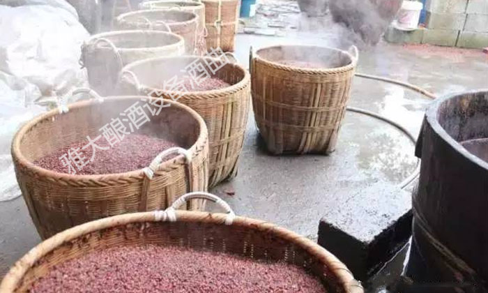 4.23傳統(tǒng)酒坊釀出來(lái)的高粱酒口感好，但品種單一