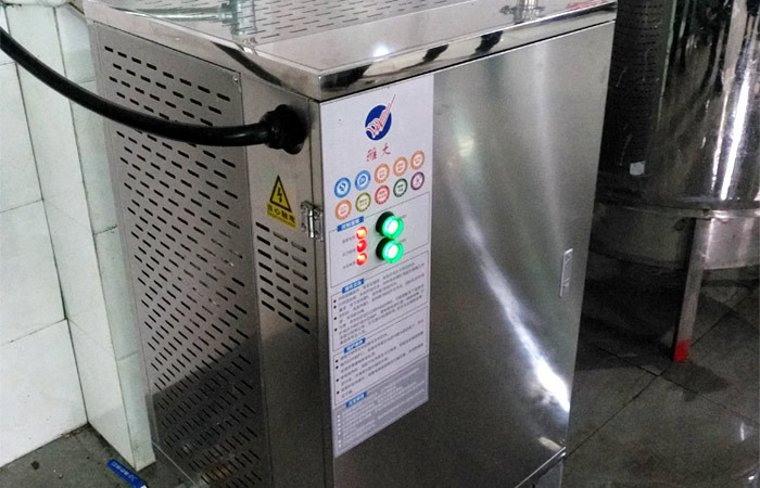 用電加熱釀酒設(shè)備烤酒時，請注意控制火候