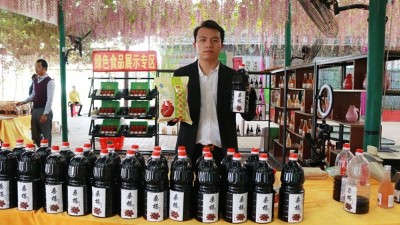 桑葚熟了，用果酒釀酒設(shè)備將它釀成酒營(yíng)養(yǎng)又健康