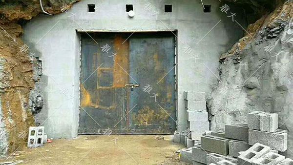 引進(jìn)大型釀酒設(shè)備，酒旅融合，依托溶洞優(yōu)勢資源打造特色洞藏酒