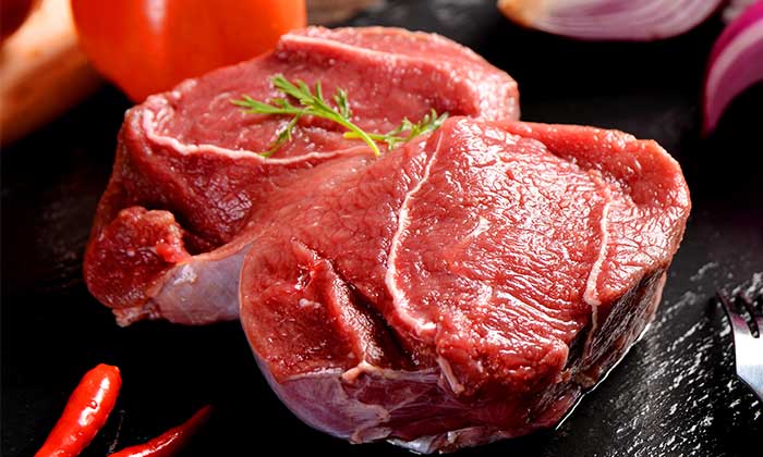 酒糟喂牛肉質(zhì)好，賣(mài)價(jià)高