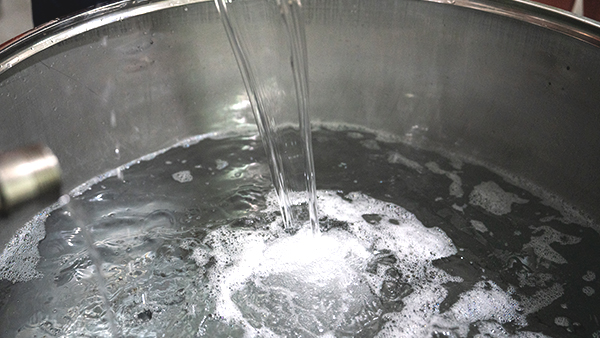 春季用蒸酒設(shè)備釀固態(tài)酒做好這5點，從源頭杜絕酒苦！